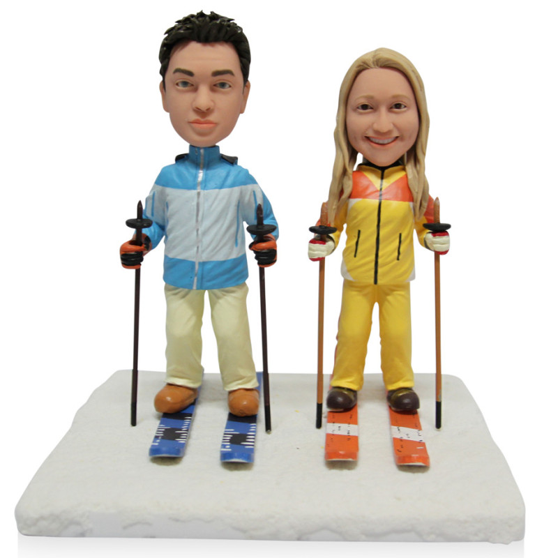 Skiing Couple Figurine Skiing couple figurine
