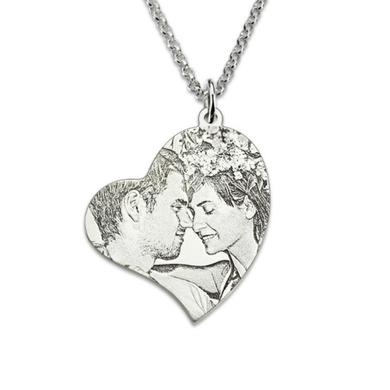 Heart-Shaped Engraved Photo Necklace Heart-shaped engraved photo necklace pendant