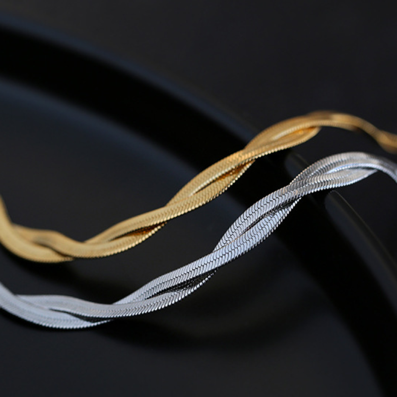 Twisted flat Cuban chain choker necklace