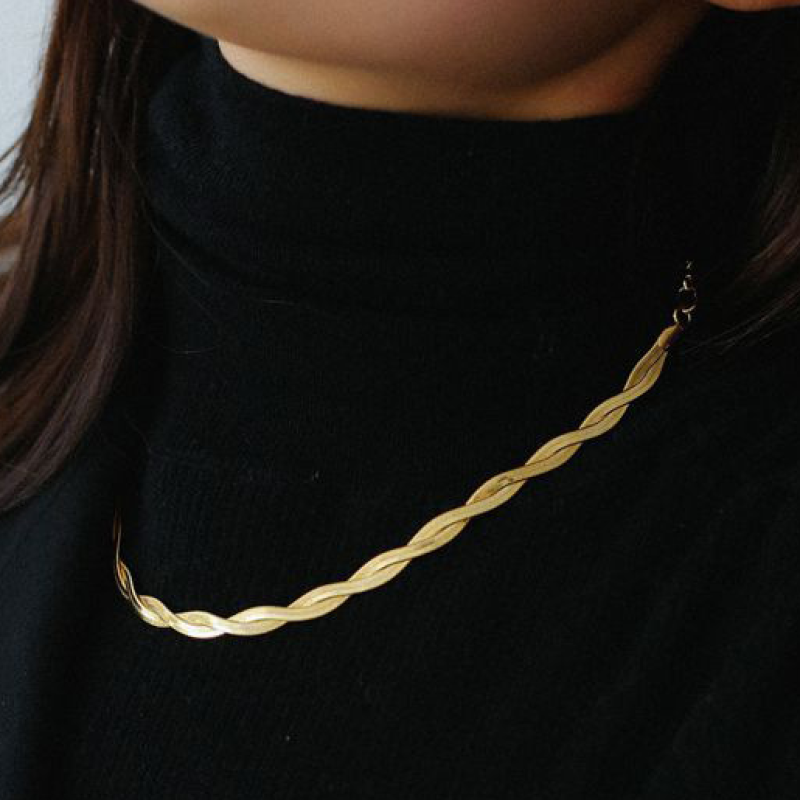 Twisted flat Cuban chain choker necklace