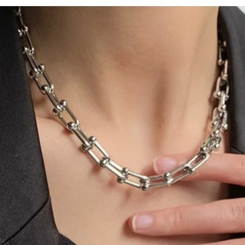 U-shape chunky link chain necklace with silver and gold hardware