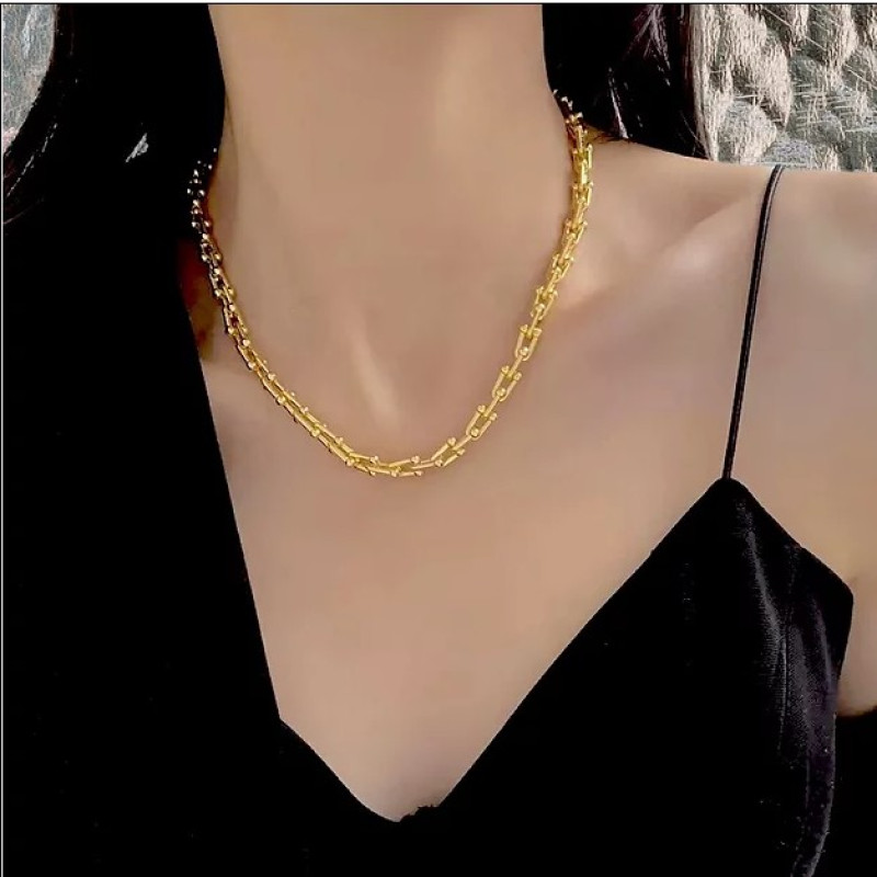 U-shape chunky link chain necklace with silver and gold hardware
