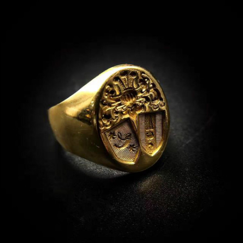 Personalised family crest signet ring product image
