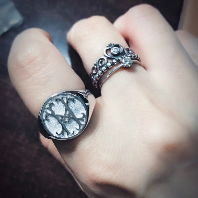 Personalised family crest signet ring product image
