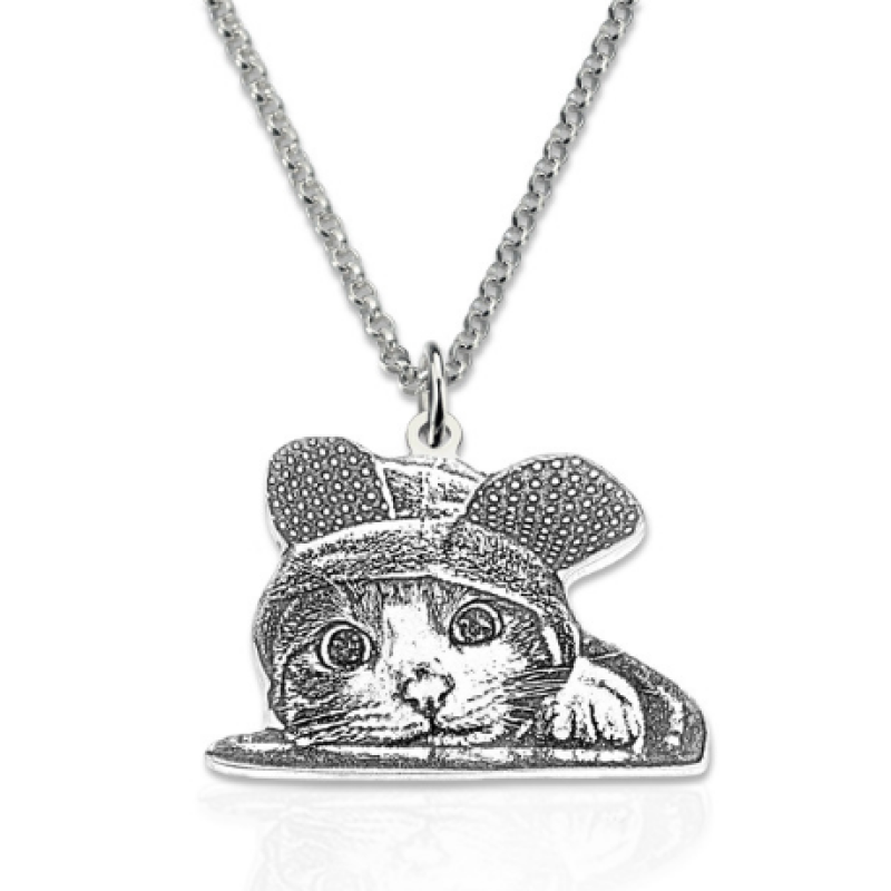 Personalized pet photo pendant necklace with back engraving