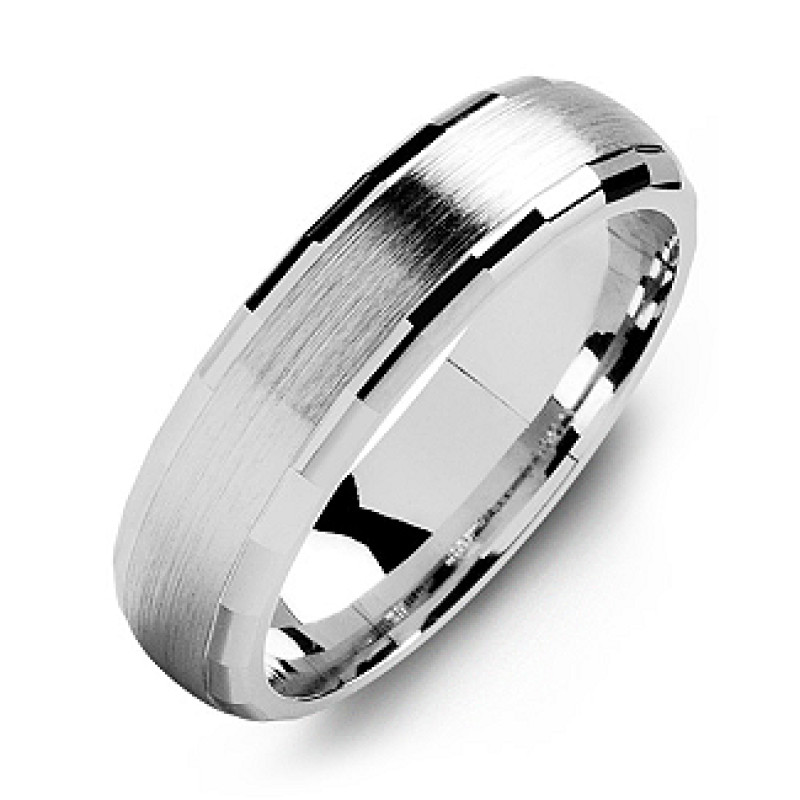 Dome-shaped brushed men's ring with baguette edges