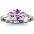 Oval centre ring with twin bezel round side stones