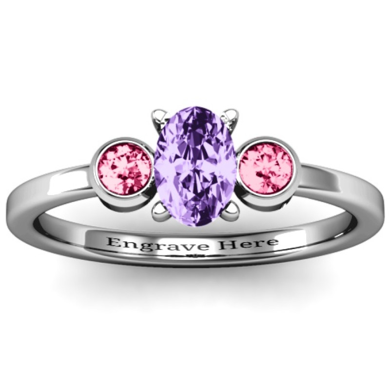 Oval centre ring with twin bezel round side stones