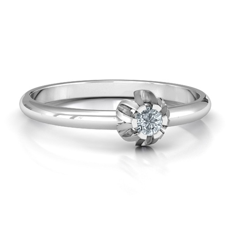 Solitaire gemstone ring with a scalloped setting