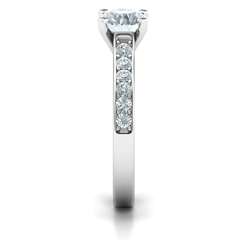 Elegant Duchess ring with round centre stone