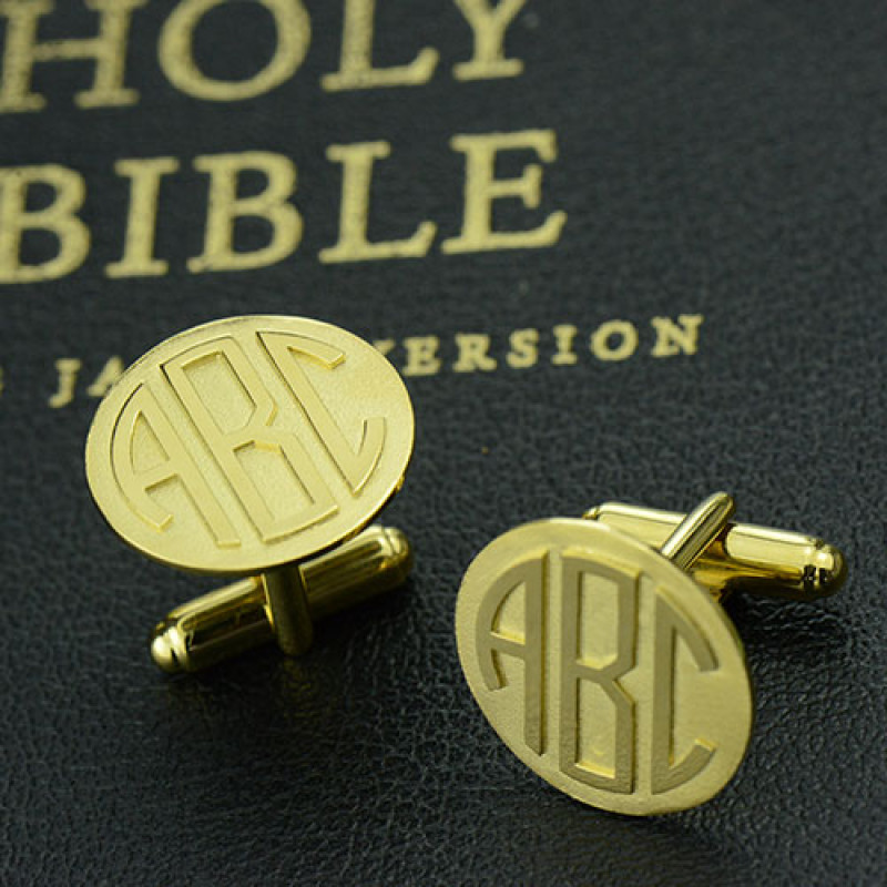 Personalised men's monogram initial cufflinks detail