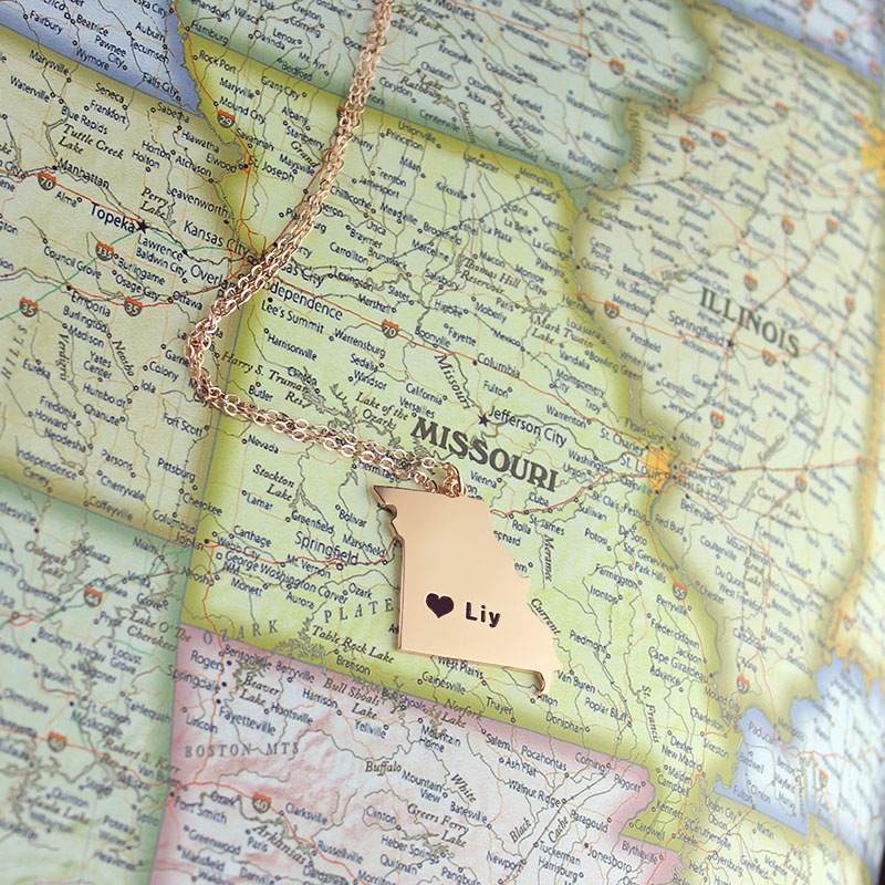 Custom Missouri state-shaped heart name necklace detail
