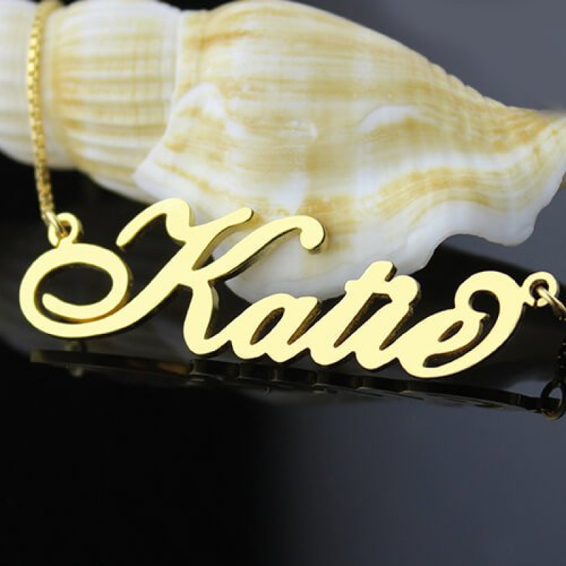 Personalised nameplate necklace with Carrie-style lettering