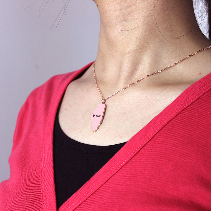 Custom Illinois state necklace with heart detail