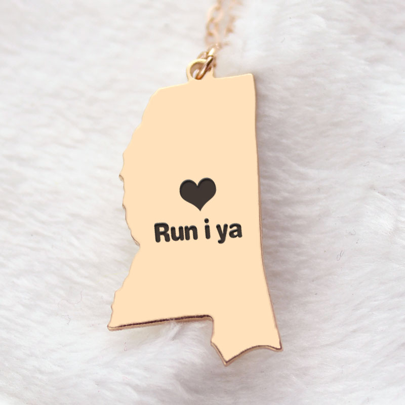 Personalised Mississippi state-shaped necklace product view