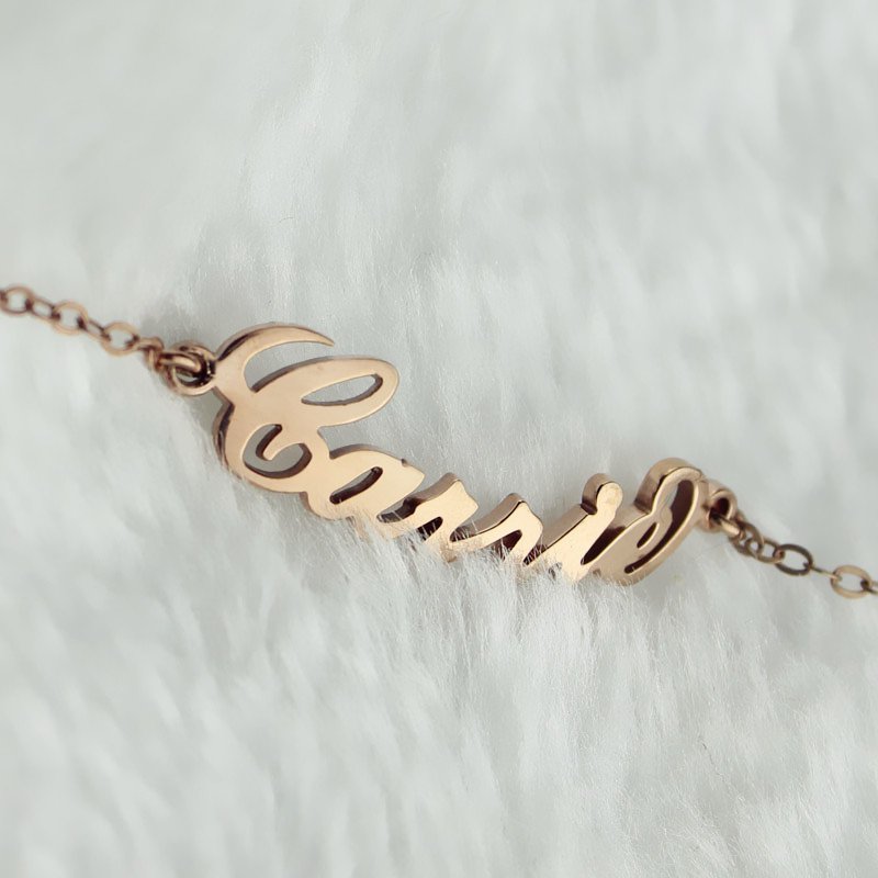 Carrie-style name bracelet with cable chain