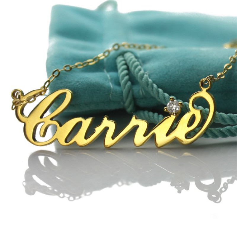 Personalised nameplate necklace detail