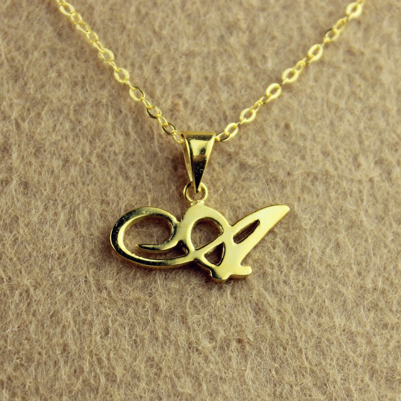 Christina Applegate Initial Necklace Detail Christina Applegate initial necklace detail image