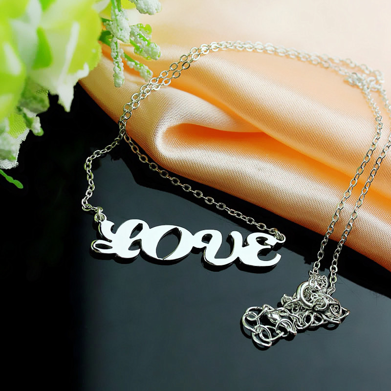 White gold personalised name pendant