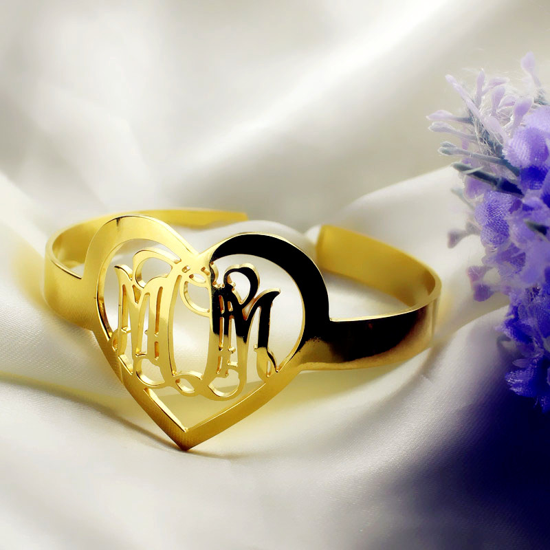 Detail view of the personalised monogram heart bracelet