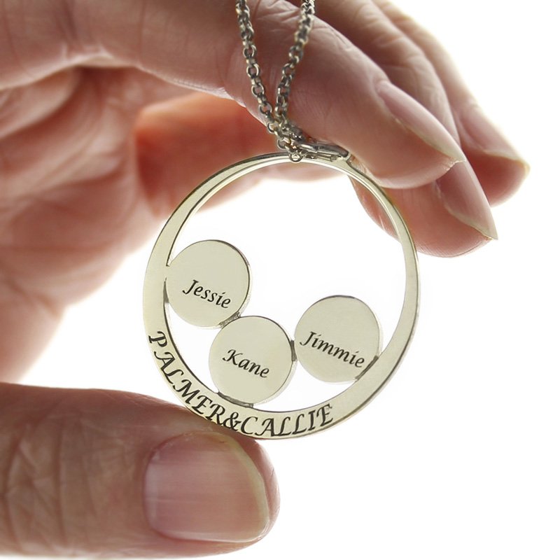 Personalised silver family name pendant for Mum