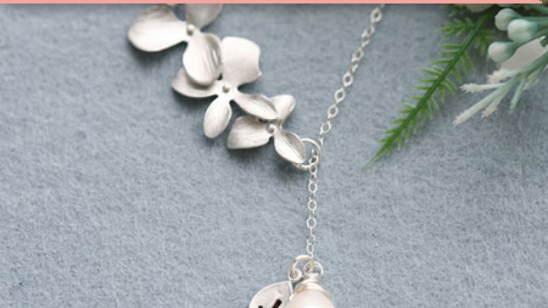 Buy necklace for mum at cheap and affordable rates