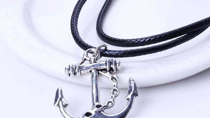 Know what does the anchor symbolize in classic jewellery