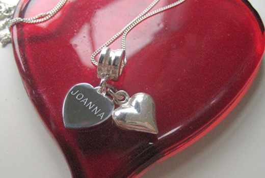 Why to gift an engraved personalised heart necklace to your sweetheart