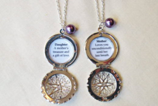 8 Design Tips for buying mother and daughter jewellery with personalised necklace sets