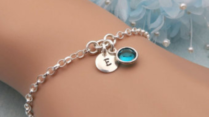 Choose a personalised bracelet for your girlfriend this love season