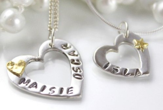 Buy personalised jewellery UK online at your convenience