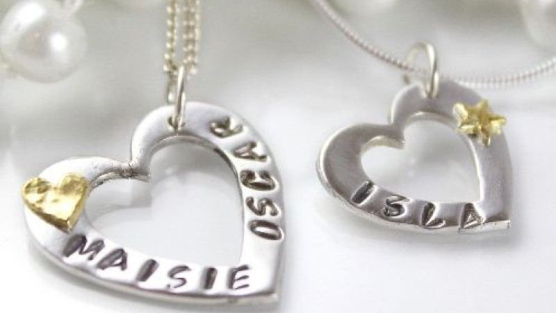 Buy personalised jewellery UK online at your convenience