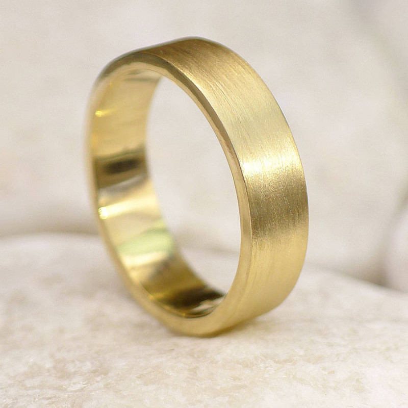 Men's wedding ring with spun silk finish