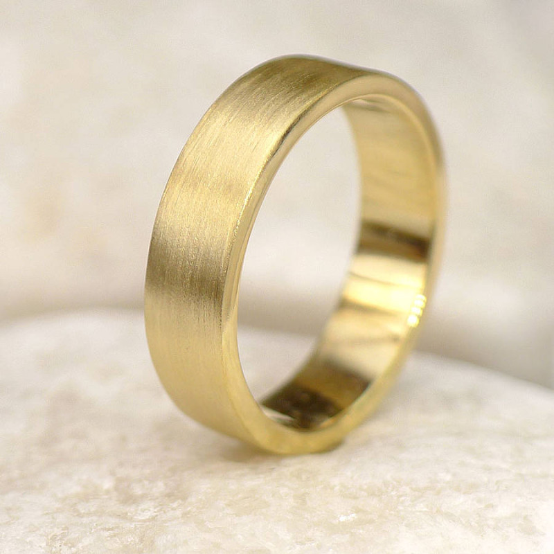 Men's wedding ring with spun silk finish