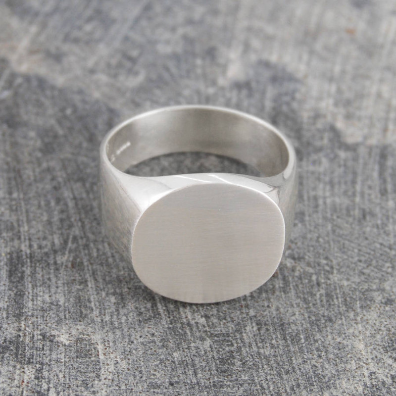 Men's round brushed-texture signet ring