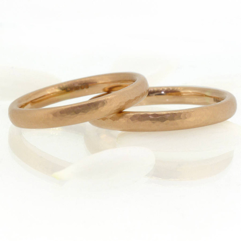 Hammered comfort-fit wedding ring