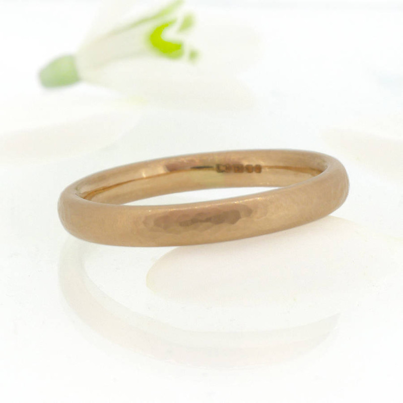 Hammered comfort-fit wedding ring