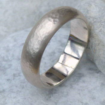 Mens 6mm Hammered Ring In 18ct Gold Mens 6mm Hammered Ring In 18ct Gold