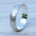 Men's hammered ring with a matte finish