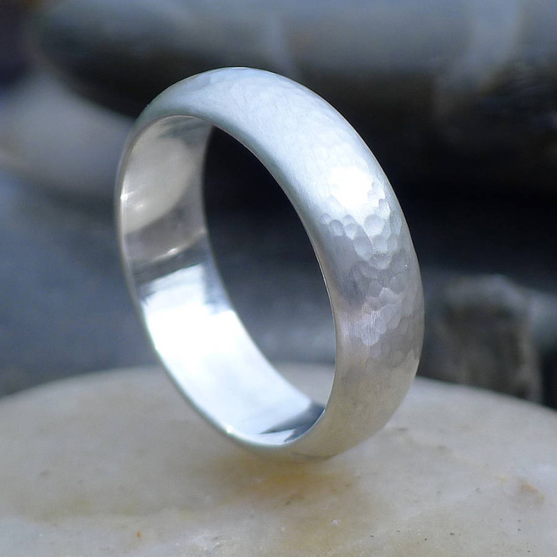 Men's hammered ring with a matte finish