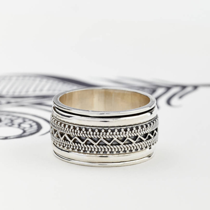 Men's chunky tribal spinning ring