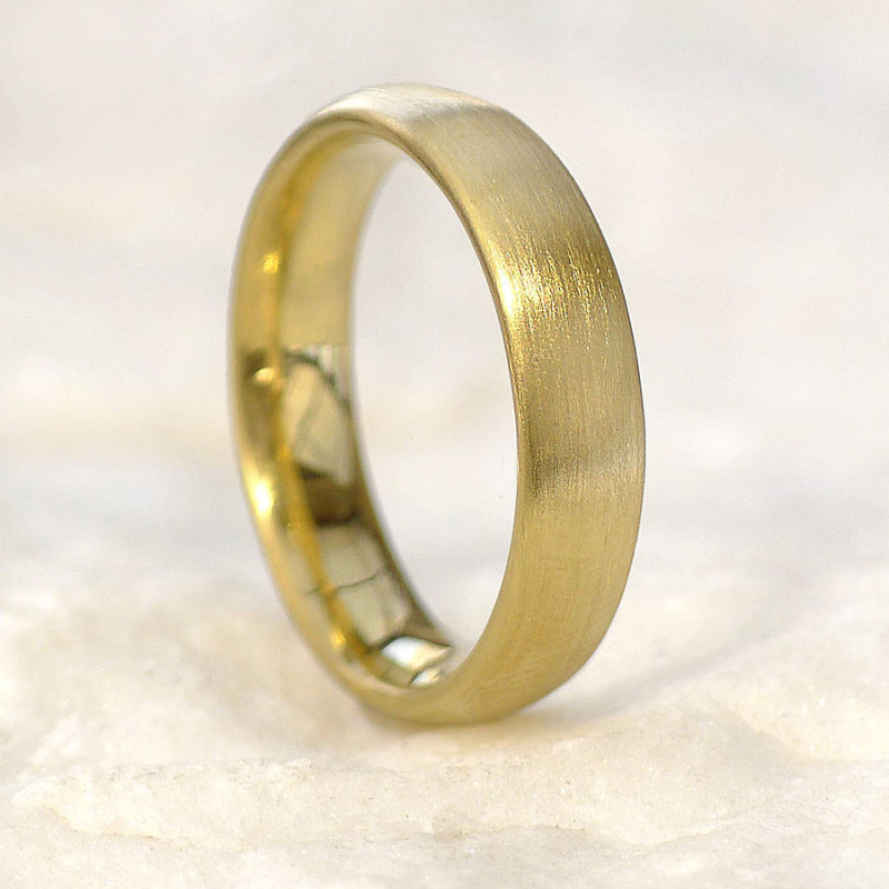 Men's comfort-fit wedding band