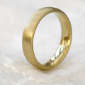 Men's comfort-fit wedding band
