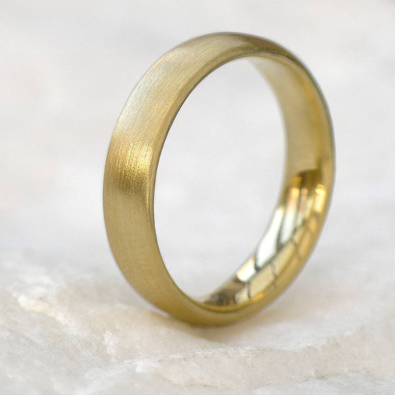 Men's comfort-fit wedding band