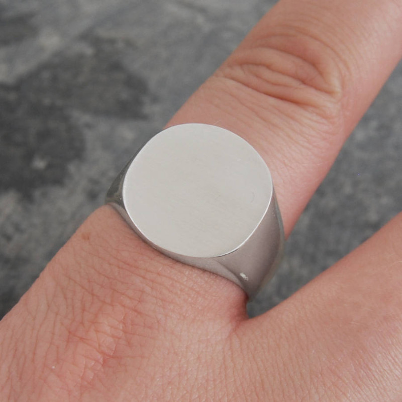 Men's solid silver circular signet ring detail
