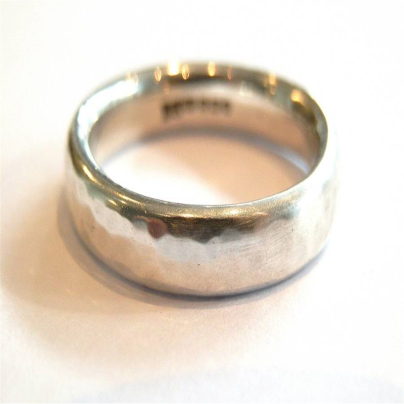 Men's hammered ring