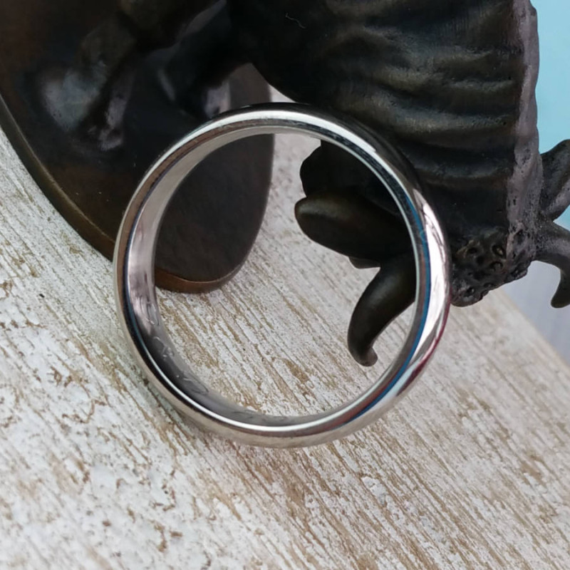 Men's personalised wedding ring