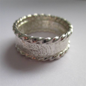 Rocky Outcrop Twist Ring Rocky Outcrop Twist Ring