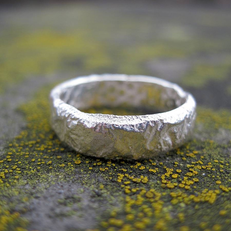 Rocky Outcrop Slim Ring with a rock-like textured outer surface