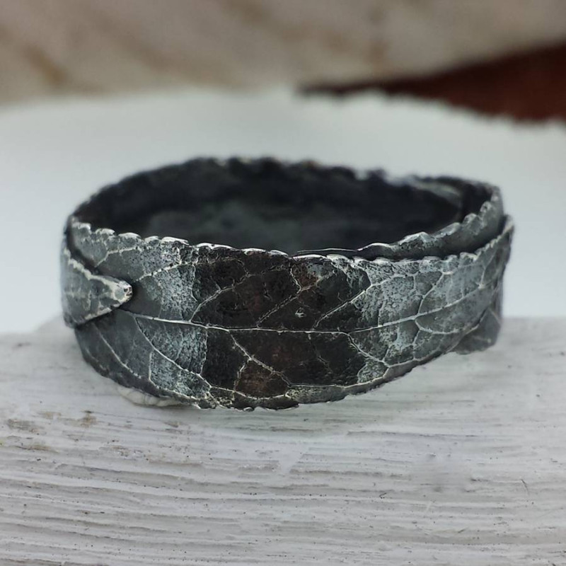 Silver Three Leaf Band Ring - Gallery View Silver Three Leaf Band Ring gallery view